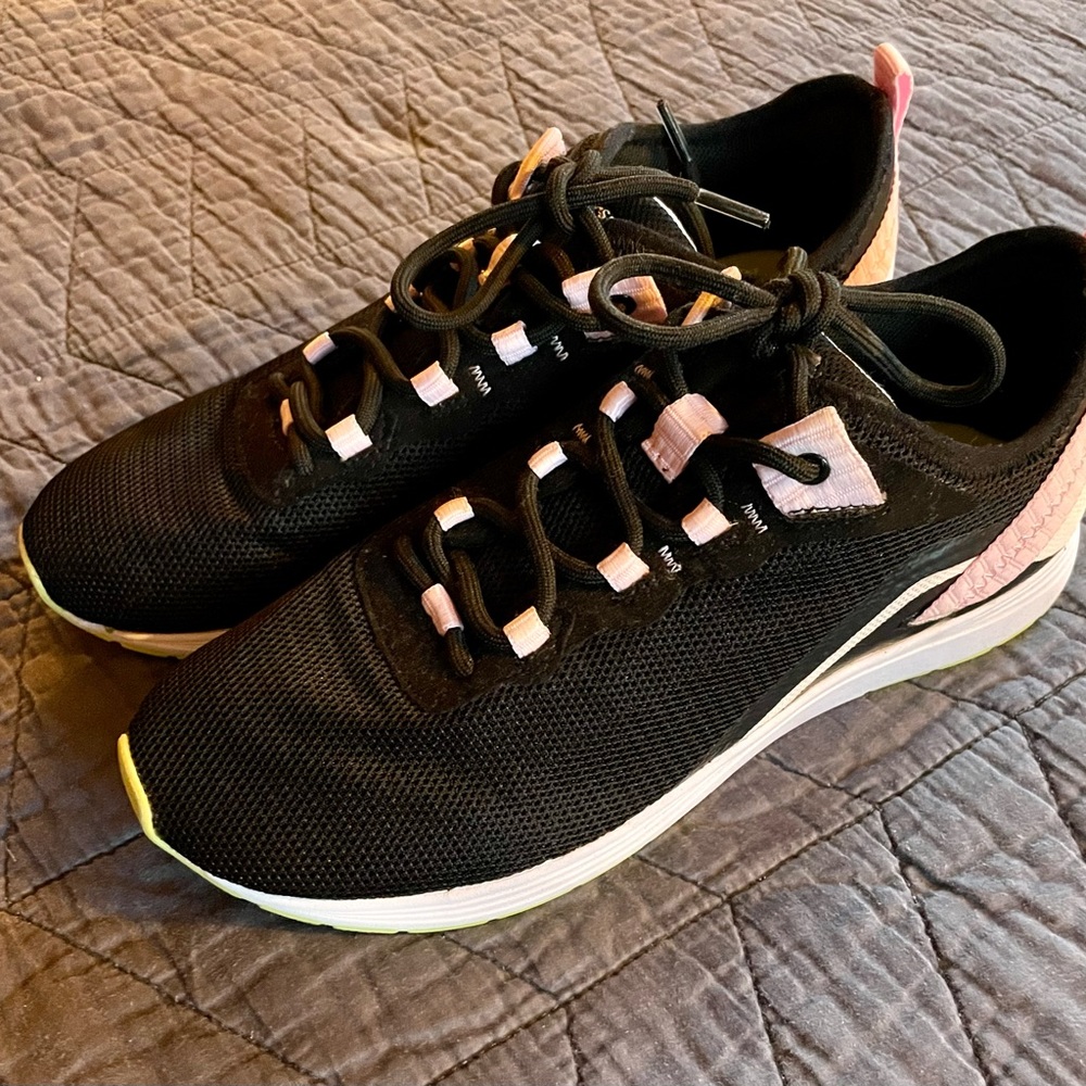 Women’s Easy Spirit Sneaker size 8